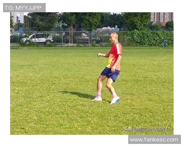 踢足球能转弯的球星是谁技术揭秘及其背后的物理原理解析